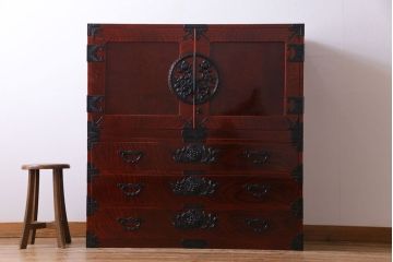 極美品　手打ち金具　厚みのある漆塗りが美しい観音開き戸付き仙台箪笥(衣装箪笥、和タンス)