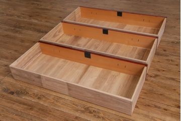 極美品　手打ち金具　厚みのある漆塗りが美しい観音開き戸付き仙台箪笥(衣装箪笥、和タンス)