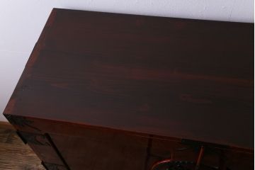 極美品　手打ち金具　厚みのある漆塗りが美しい観音開き戸付き仙台箪笥(衣装箪笥、和タンス)