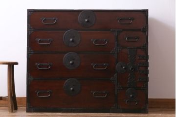 アンティーク家具　和製アンティーク　前面栗材　落ち着いた和の雰囲気が魅力の最上箪笥(衣装箪笥、引き出し)