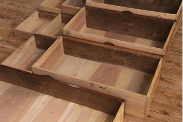 アンティーク家具　和製アンティーク　前面栗材　落ち着いた和の雰囲気が魅力の最上箪笥(衣装箪笥、引き出し)