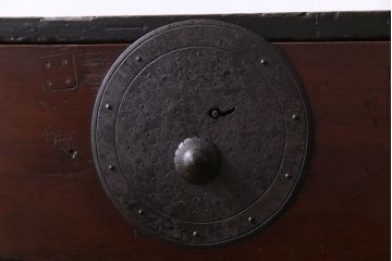 アンティーク家具　和製アンティーク　前面栗材　落ち着いた和の雰囲気が魅力の最上箪笥(衣装箪笥、引き出し)