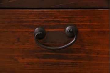 アンティーク家具　和製アンティーク　前面ヒノキ材　燻された漆の風合いが味わい深い重ね箪笥(衣装箪笥、チェスト、引き出し、リビングボード)