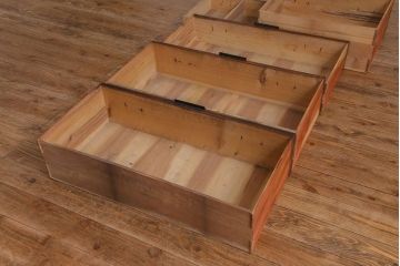 アンティーク家具　和製アンティーク　前面ヒノキ材　燻された漆の風合いが味わい深い重ね箪笥(衣装箪笥、チェスト、引き出し、リビングボード)