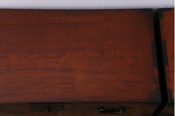 アンティーク家具　和製アンティーク　前面ヒノキ材　燻された漆の風合いが味わい深い重ね箪笥(衣装箪笥、チェスト、引き出し、リビングボード)