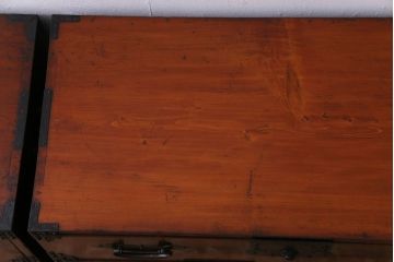 アンティーク家具　和製アンティーク　前面ヒノキ材　燻された漆の風合いが味わい深い重ね箪笥(衣装箪笥、チェスト、引き出し、リビングボード)