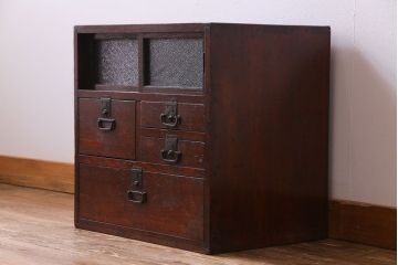 アンティーク家具　和製アンティーク　味わいのある古い金具が目を惹く戸棚付きの小引き出し(小物収納、引き出し)