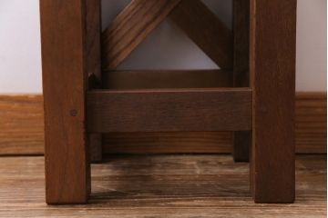 レトロ家具　昭和レトロ　ナラ材　飾り気の無い素朴さが魅力の学校スツール(角スツール、花台)(1)