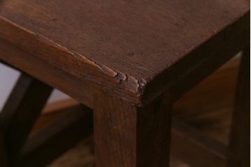 レトロ家具　昭和レトロ　ナラ材　飾り気の無い素朴さが魅力の学校スツール(角スツール、花台)(2)