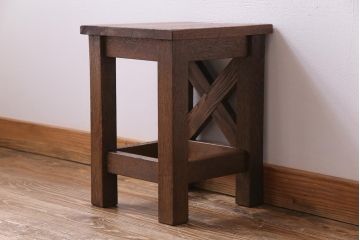 レトロ家具　昭和レトロ　ナラ材　飾り気の無い素朴さが魅力の学校スツール(角スツール、花台)(3)