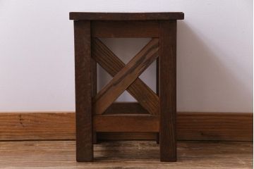 レトロ家具　昭和レトロ　ナラ材　飾り気の無い素朴さが魅力の学校スツール(角スツール、花台)(3)