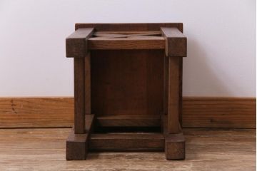 レトロ家具　昭和レトロ　ナラ材　飾り気の無い素朴さが魅力の学校スツール(角スツール、花台)(3)