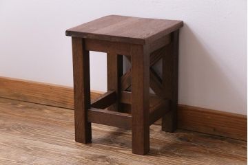 レトロ家具　昭和レトロ　ナラ材　飾り気の無い素朴さが魅力の学校スツール(角スツール、花台)(3)