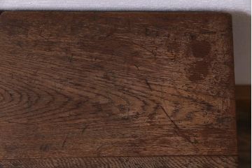 レトロ家具　昭和レトロ　懐かしさと温もり溢れるナラ材製の学校スツール(角スツール、花台)(1)