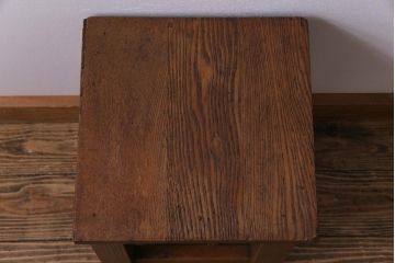 レトロ家具　昭和レトロ　懐かしさと温もり溢れるナラ材製の学校スツール(角スツール、花台)(2)