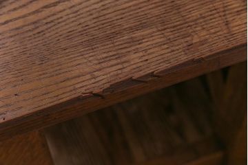 レトロ家具　昭和レトロ　懐かしさと温もり溢れるナラ材製の学校スツール2脚セット(角スツール、花台)(1)