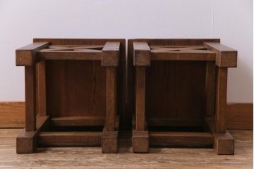 レトロ家具　昭和レトロ　懐かしさと温もり溢れるナラ材製の学校スツール2脚セット(角スツール、花台)(1)