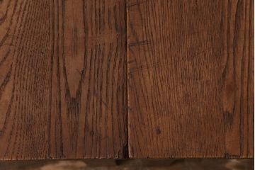 レトロ家具　昭和レトロ　懐かしさと温もり溢れるナラ材製の学校スツール2脚セット(角スツール、花台)(2)