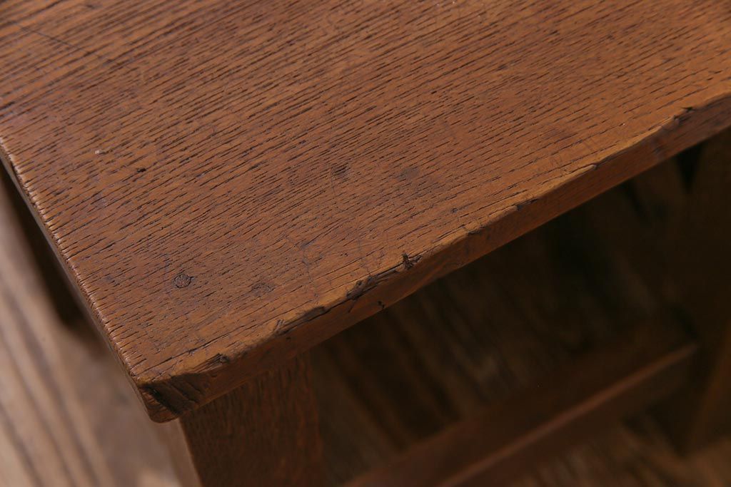 レトロ家具　昭和レトロ　懐かしさと温もり溢れるナラ材製の学校スツール2脚セット(角スツール、花台)(2)