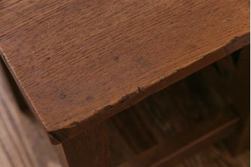 レトロ家具　昭和レトロ　懐かしさと温もり溢れるナラ材製の学校スツール2脚セット(角スツール、花台)(2)