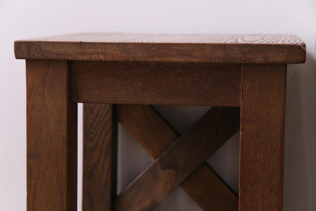 レトロ家具　昭和レトロ　懐かしさと温もり溢れるナラ材製の学校スツール2脚セット(角スツール、花台)(2)