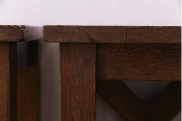 レトロ家具　昭和レトロ　懐かしさと温もり溢れるナラ材製の学校スツール2脚セット(角スツール、花台)(2)