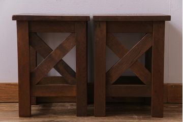 レトロ家具　昭和レトロ　懐かしさと温もり溢れるナラ材製の学校スツール2脚セット(角スツール、花台)(2)