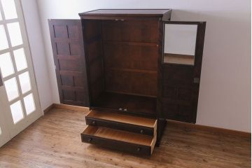 中古　北海道民芸家具　鏡付き　上品な雰囲気づくりに活躍する2段重ねワードローブ(洋服タンス、洋服箪笥)(定価約80万円)(1)