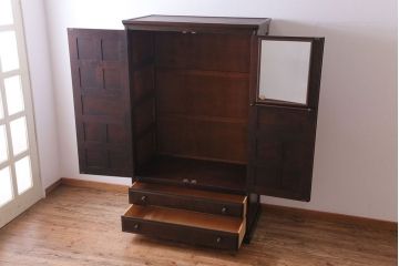 中古　北海道民芸家具　鏡付き　上品な雰囲気づくりに活躍する2段重ねワードローブ(洋服タンス、洋服箪笥)(定価約80万円)(2)