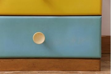 ヴィンテージ家具　ビンテージ　昭和中期　レトロカラーが可愛らしいチェスト(引き出し)