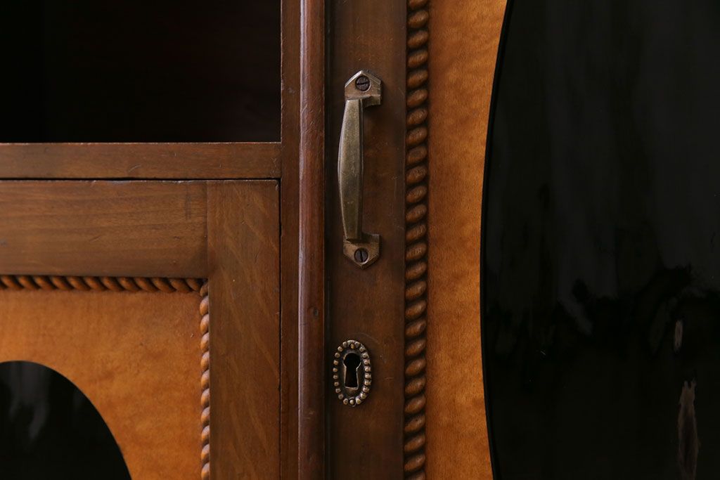 アンティーク家具　大正ロマン　木と色ガラスの組み合わせがおしゃれな本箱(収納棚、戸棚)