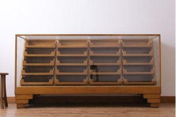 アンティーク家具　イギリスアンティーク　オーク材製　お洒落な存在感を放つシャツケース(ガラスケース、ショーケース)