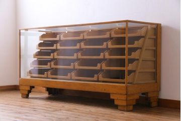 アンティーク家具　イギリスアンティーク　オーク材製　お洒落な存在感を放つシャツケース(ガラスケース、ショーケース)