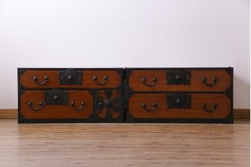アンティーク家具　和製アンティーク　前面ケヤキ材　味わいと存在感を放つ仙台重ね箪笥(仙台箪笥、衣装箪笥)