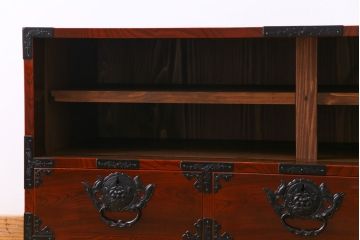 極美品　リメイク　ぼってりとした漆塗りが魅力の仙台箪笥ローボード(リビングボード、収納棚)(1)