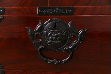 極美品　リメイク　ぼってりとした漆塗りが魅力の仙台箪笥ローボード(リビングボード、収納棚)(1)