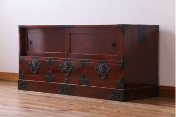 極美品　リメイク　ぼってりとした漆塗りが魅力の仙台箪笥ローボード(リビングボード、収納棚)(2)