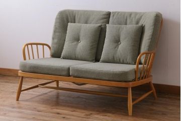 ヴィンテージ家具　イギリスビンテージ　ERCOL(アーコール)　ジュビリー(Jubilee)　グリーンのファブリックが優しげな二人掛けソファ