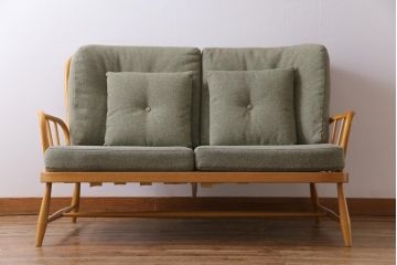 ヴィンテージ家具　イギリスビンテージ　ERCOL(アーコール)　ジュビリー(Jubilee)　グリーンのファブリックが優しげな二人掛けソファ