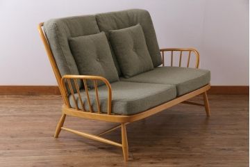 ヴィンテージ家具　イギリスビンテージ　ERCOL(アーコール)　ジュビリー(Jubilee)　グリーンのファブリックが優しげな二人掛けソファ