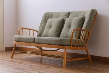 ヴィンテージ家具　イギリスビンテージ　ERCOL(アーコール)　ジュビリー(Jubilee)　グリーンのファブリックが優しげな二人掛けソファ