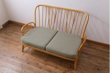 ヴィンテージ家具　イギリスビンテージ　ERCOL(アーコール)　ジュビリー(Jubilee)　グリーンのファブリックが優しげな二人掛けソファ