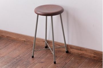 ラフジュ工房オリジナル　柔らかで落ち着きのあるペイントの丸型スツール(鉄脚チェア、椅子)(1)