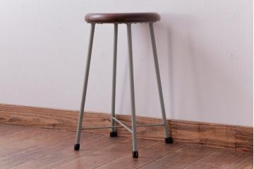 ラフジュ工房オリジナル　柔らかで落ち着きのあるペイントの丸型スツール(鉄脚チェア、椅子)(2)