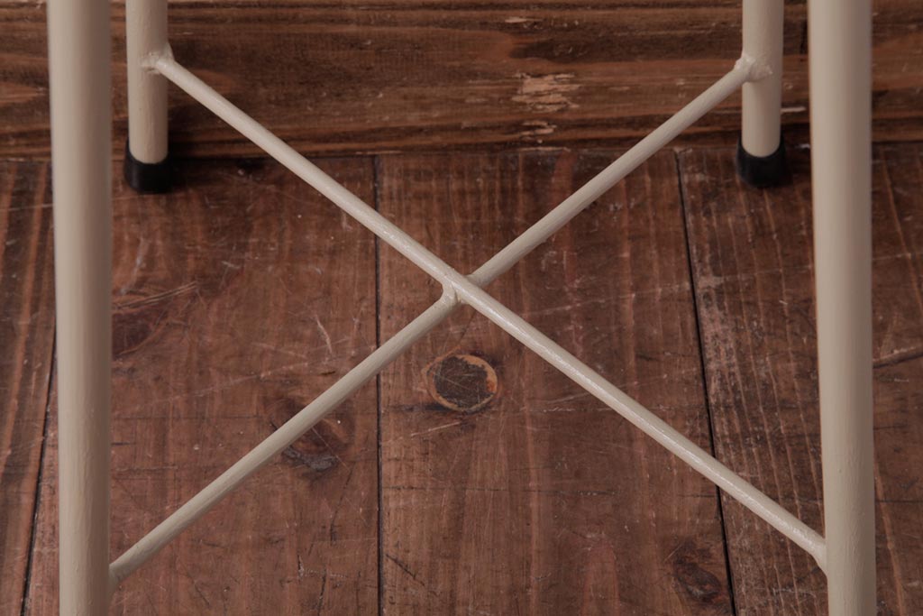 アンティーク雑貨　ラフジュ工房オリジナル　鉄脚　温かみのあるペイントカラーが魅力の丸スツール(チェア、椅子)(3)