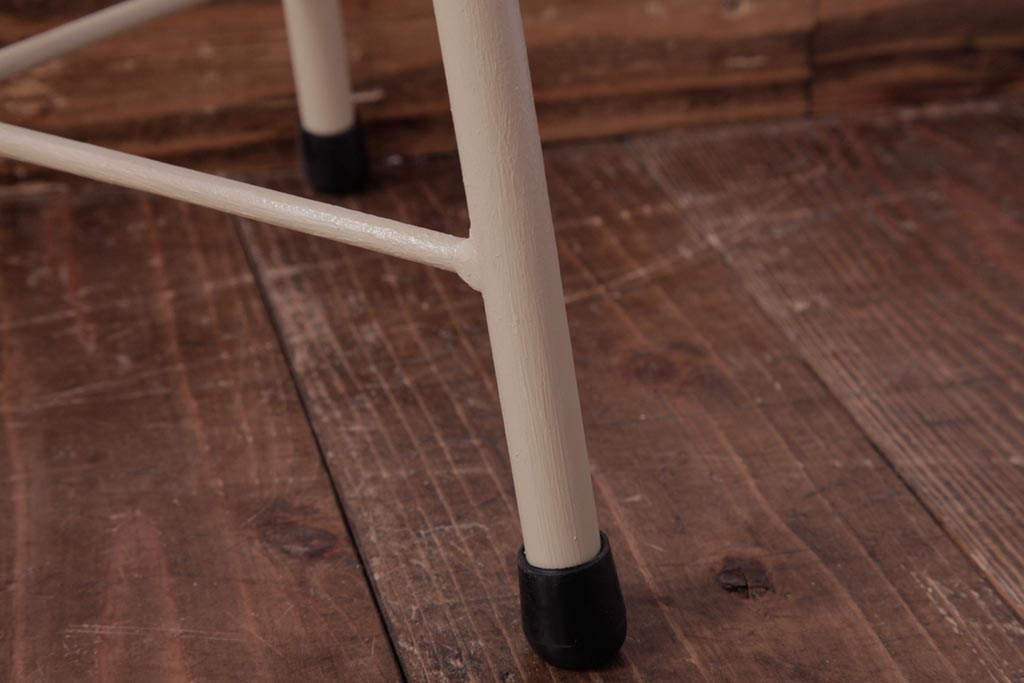 アンティーク雑貨　ラフジュ工房オリジナル　鉄脚　温かみのあるペイントカラーが魅力の丸スツール(チェア、椅子)(3)