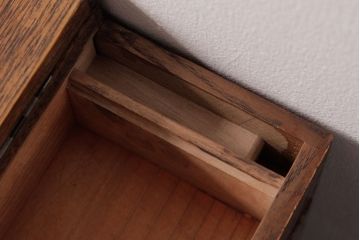 アンティーク雑貨　和製アンティーク　タモ材　独特の杢目が存在感のあるソーイングボックス(裁縫箱、小引き出し)