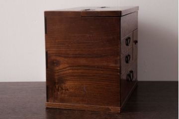 アンティーク雑貨　和製アンティーク　タモ材　独特の杢目が存在感のあるソーイングボックス(裁縫箱、小引き出し)