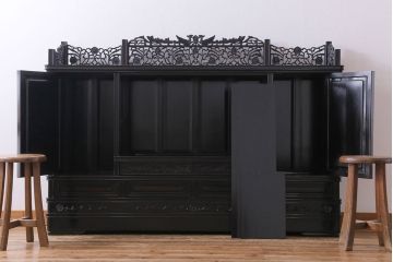 中古　民芸家具　唐木製　高級品!　荘厳な彫刻が目を引くサイドボード(キャビネット、飾り棚、茶棚)