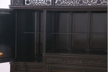 中古　民芸家具　唐木製　高級品!　荘厳な彫刻が目を引くサイドボード(キャビネット、飾り棚、茶棚)